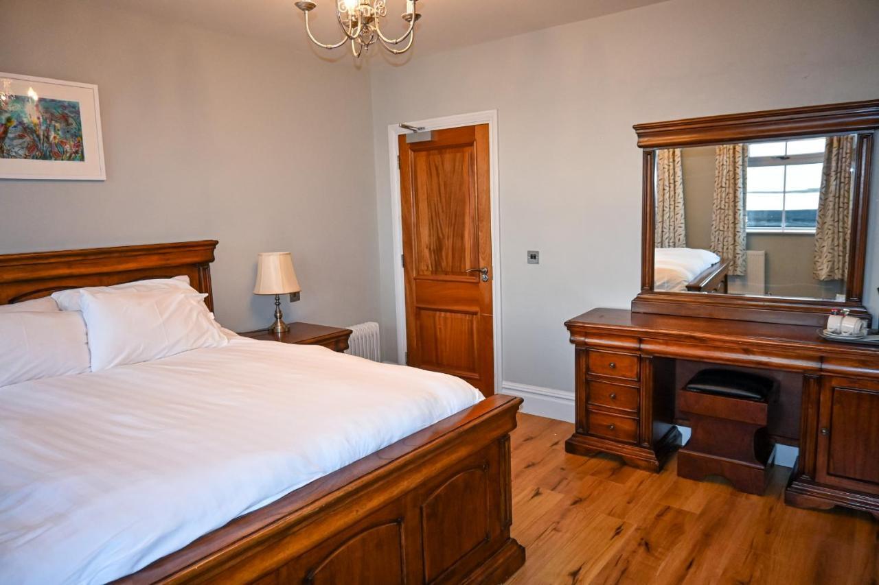Hotel Mcloughlins Of Mulranny Extérieur photo