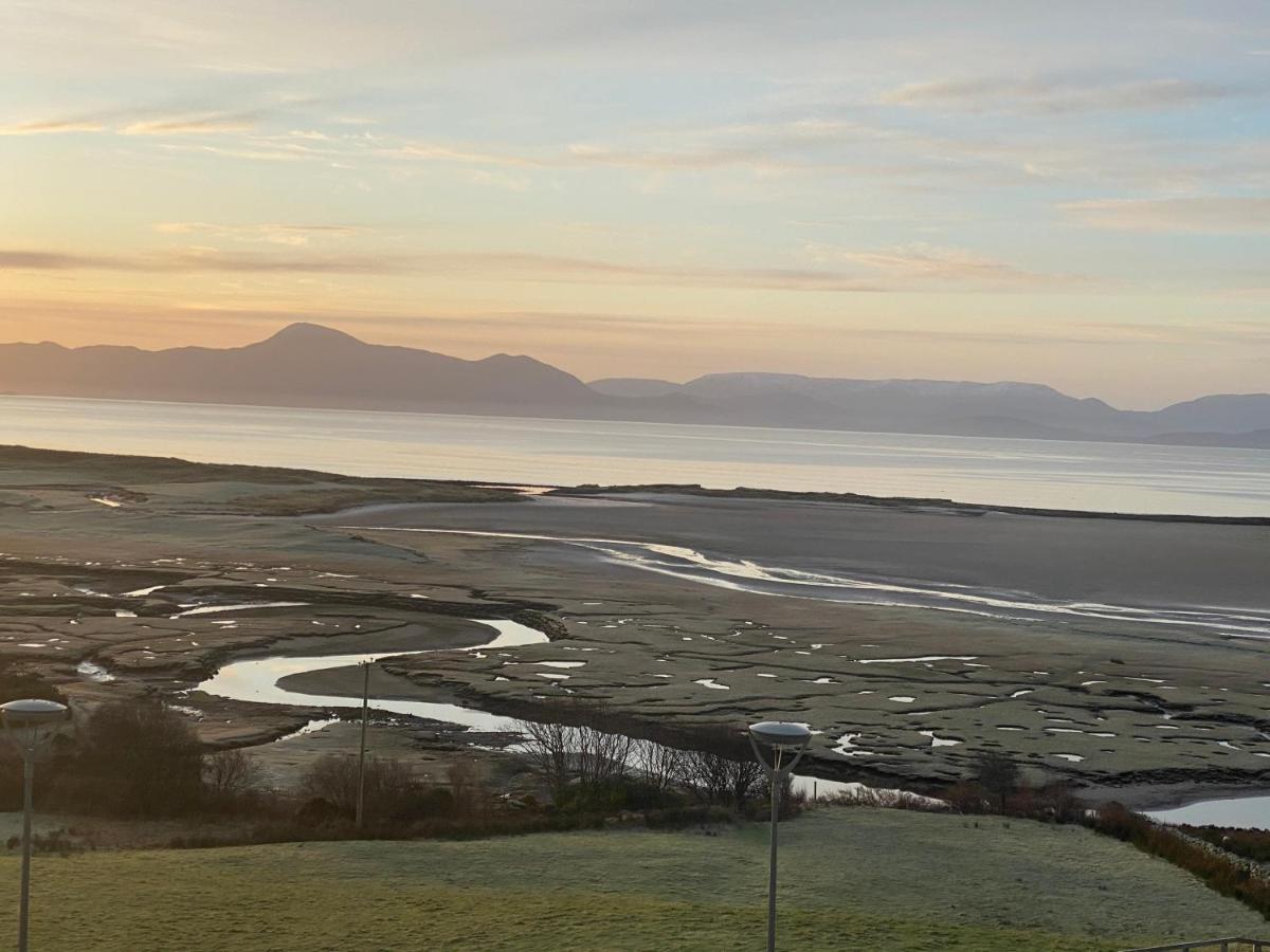 Hotel Mcloughlins Of Mulranny Extérieur photo